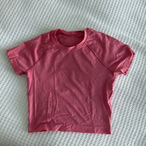 Pink lulu t shirt worn once, perfect condition